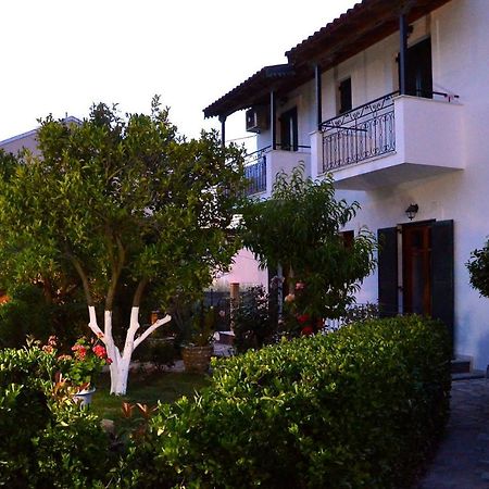 Appartamento Kostas' Garden Roda  Esterno foto