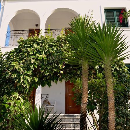 Appartamento Kostas' Garden Roda  Esterno foto