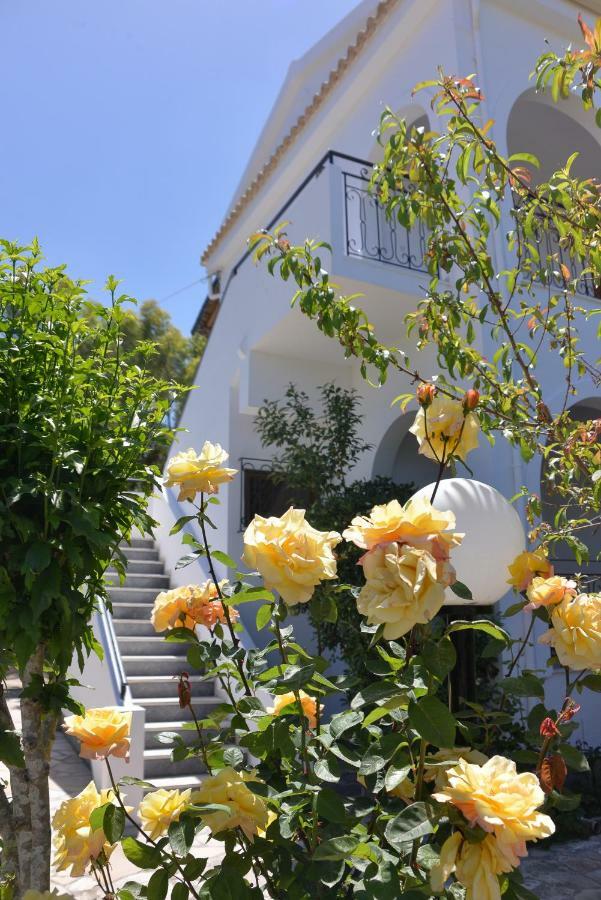 Appartamento Kostas' Garden Roda  Esterno foto