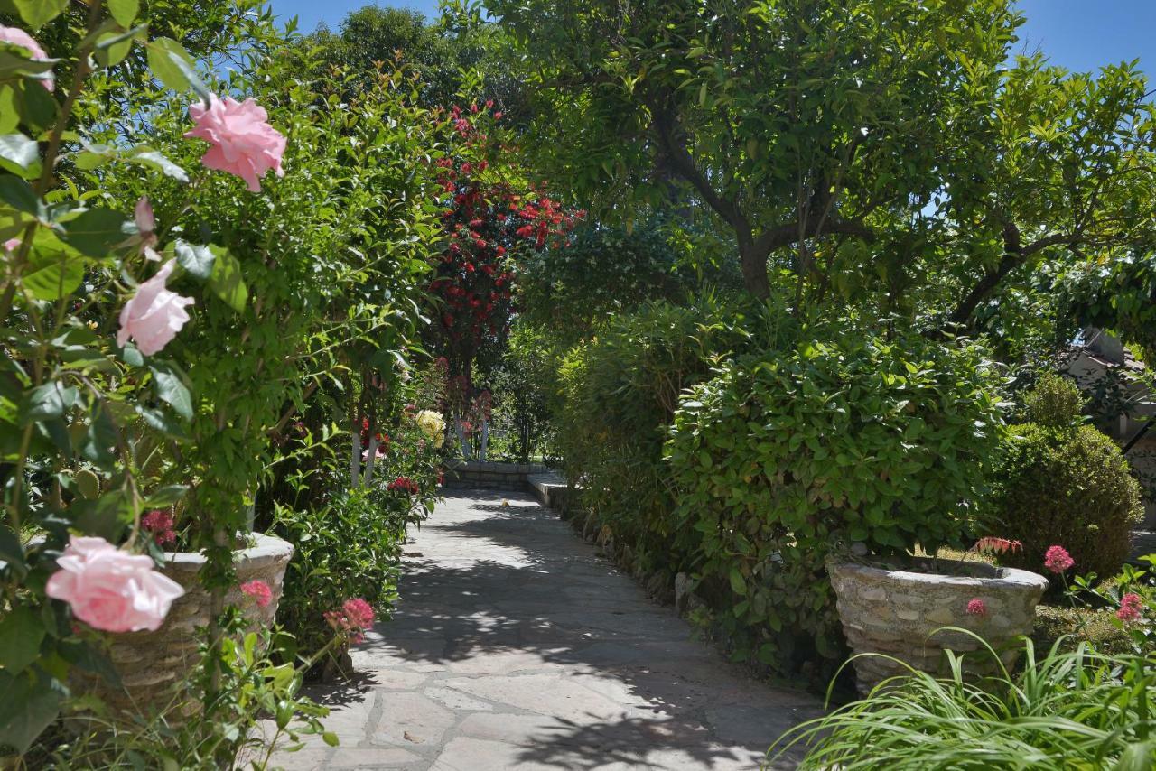 Appartamento Kostas' Garden Roda  Esterno foto