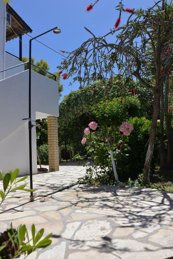 Appartamento Kostas' Garden Roda  Esterno foto