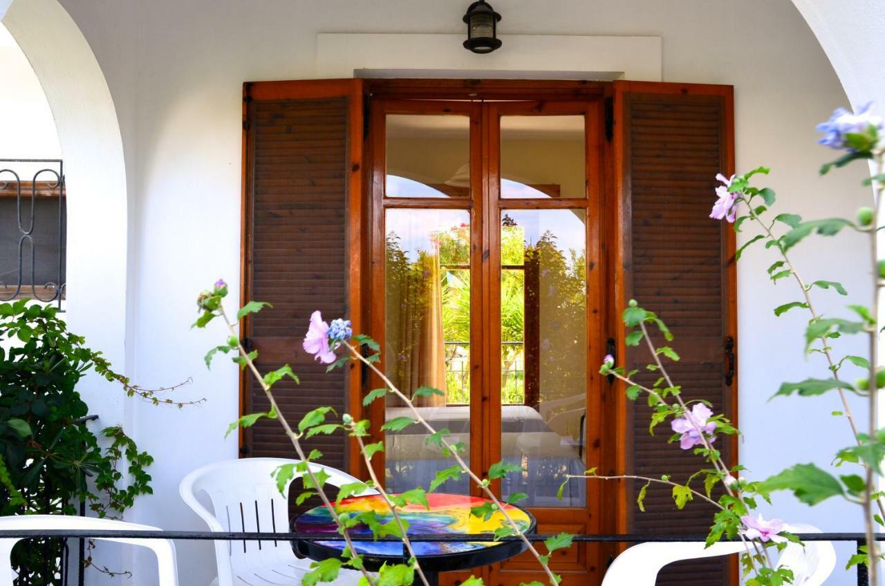 Appartamento Kostas' Garden Roda  Esterno foto