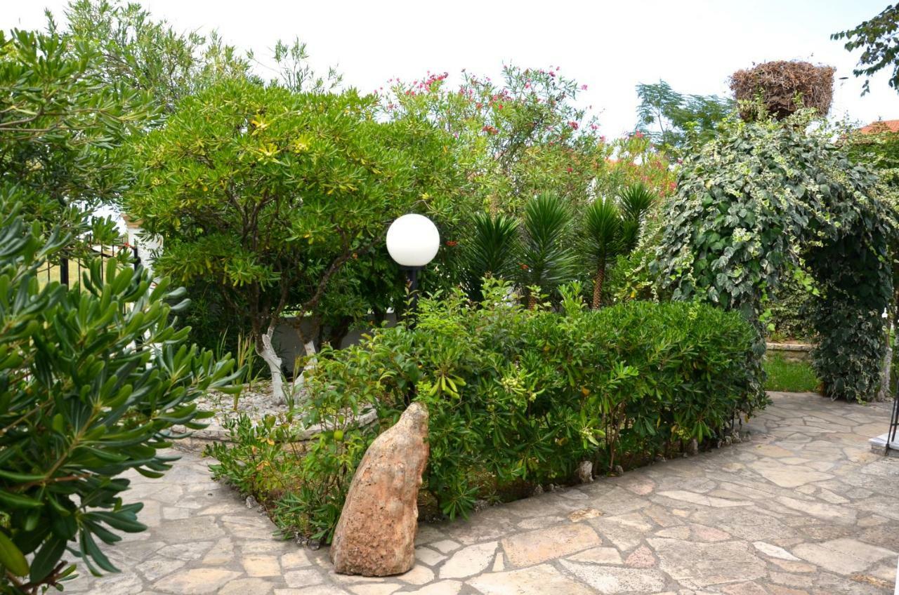Appartamento Kostas' Garden Roda  Esterno foto