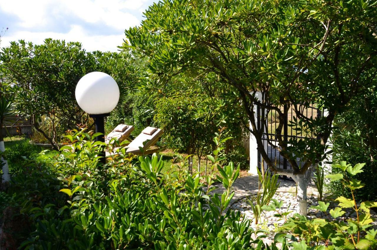 Appartamento Kostas' Garden Roda  Esterno foto