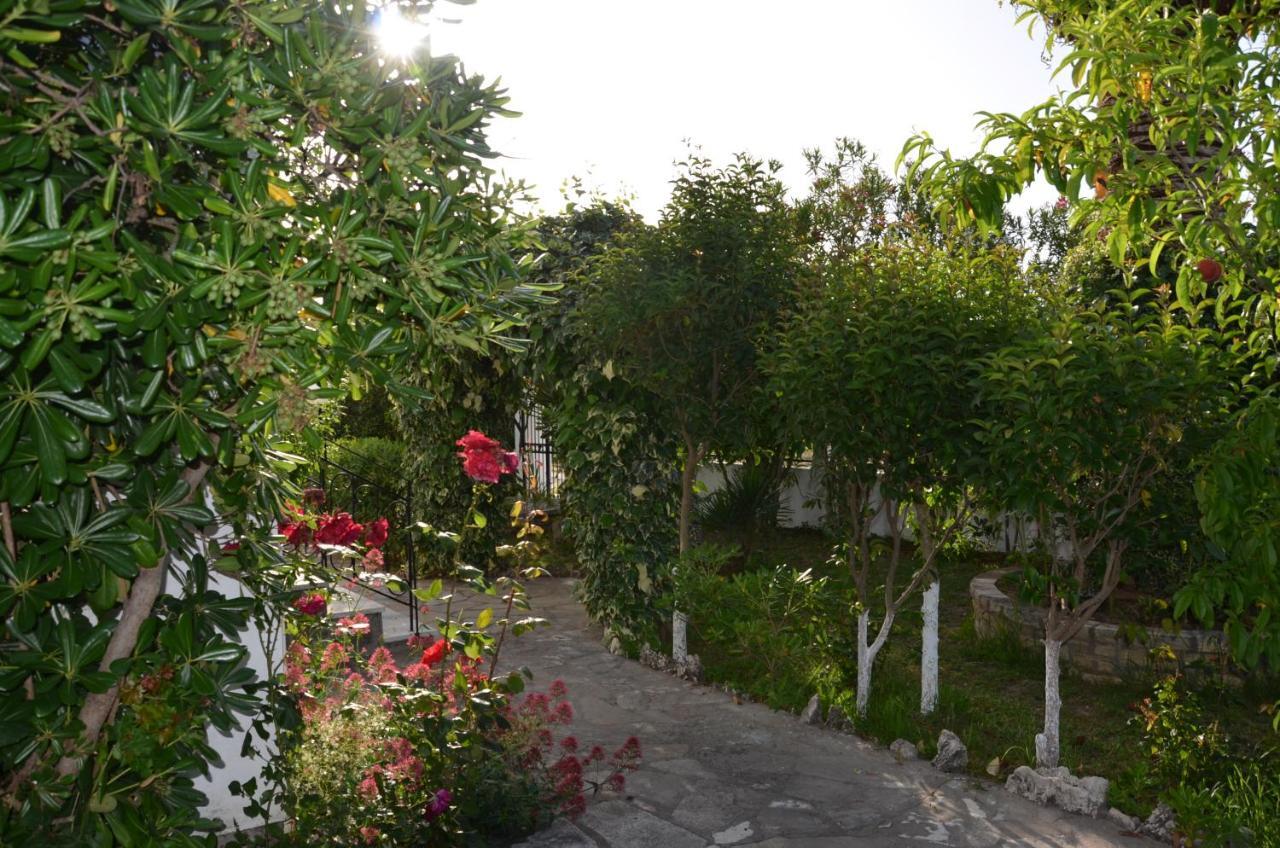 Appartamento Kostas' Garden Roda  Esterno foto