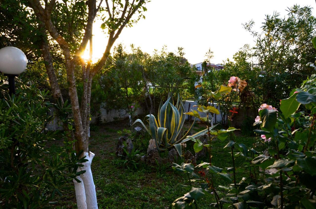 Appartamento Kostas' Garden Roda  Esterno foto