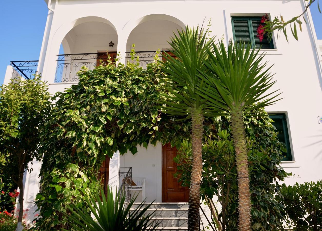 Appartamento Kostas' Garden Roda  Esterno foto